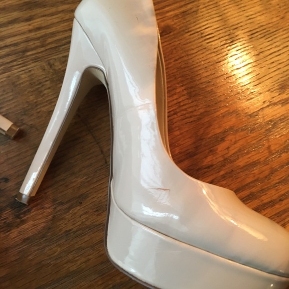 ALDO cream coloured Stilettos **SOLD** - Picture 7 of 9